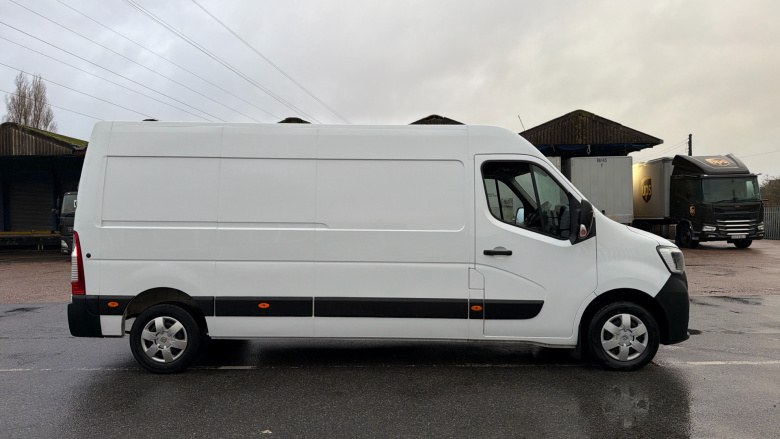 Renault Master Lwb Diesel Fwd LM35dCi 135 Business+ Medium Roof Van